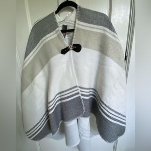 Vince Camuto gray shawl with black closure